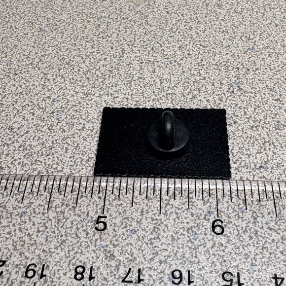 Sailor Moon Enamel Pin - Picture 4 of 4